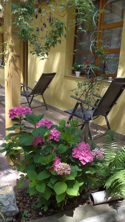 Oázis Apartman Eger Esterno foto