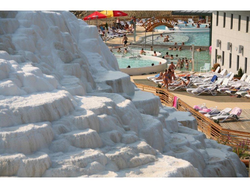 Oázis Apartman Eger Esterno foto